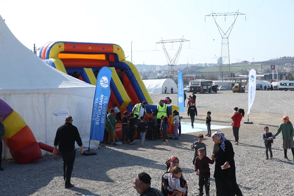 Foto - Sakarya Büyükşehir Belediyesinden depremzedelere destek