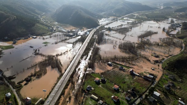 Foto - Sakarya Nehri taştı, her şey, her yer sular altında kaldı! Akılalmaz görüntü şok etti