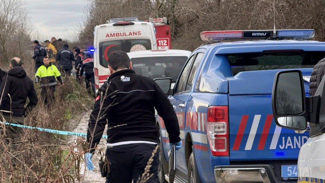 Foto - Sakarya Nehri'nde kan donduran olay