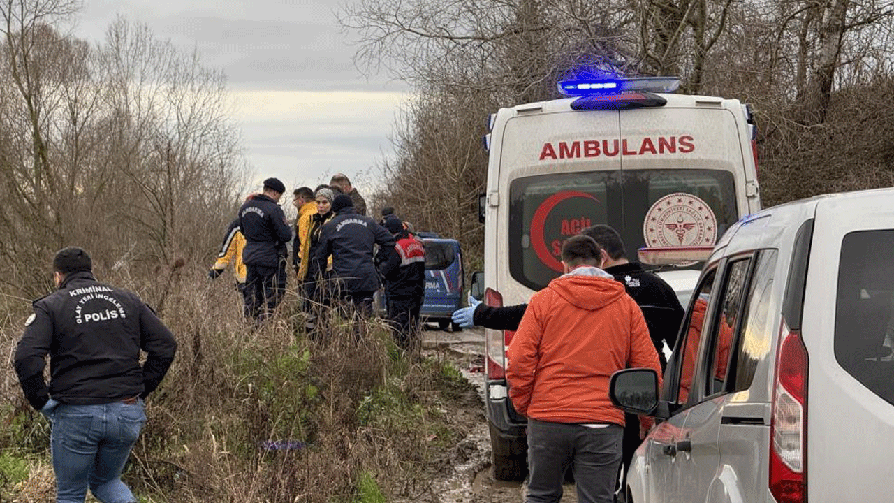Foto - Sakarya Nehri'nde kan donduran olay