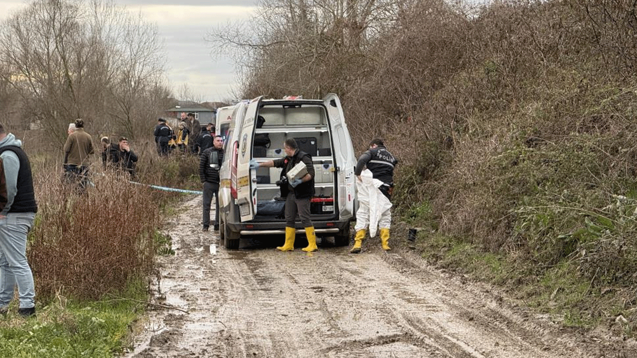 Foto - Sakarya Nehri'nde kan donduran olay