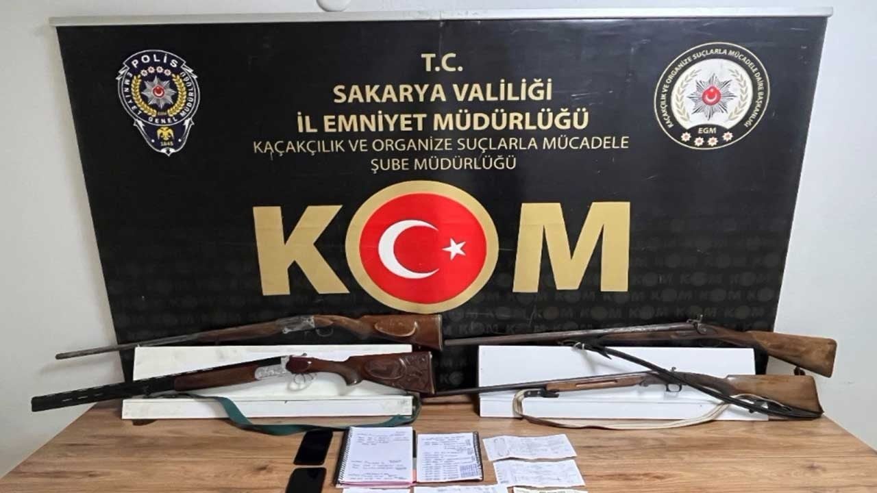 Foto - Sakarya'da faiz çetesine darbe! Tefecilerin evinden senet koçanları ve cephanelik çıktı