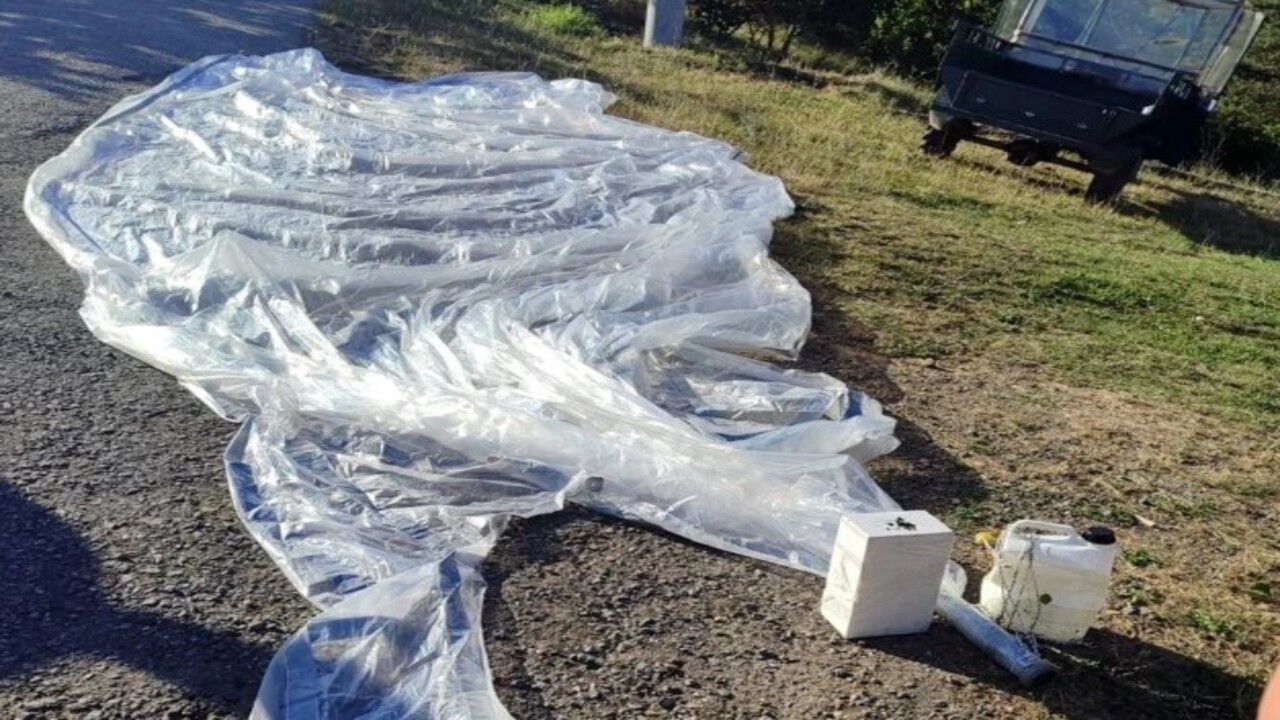 Foto - Sakarya’da gökyüzünden süzüle süzüle düştü! Kimse ne olduğunu bilmiyor