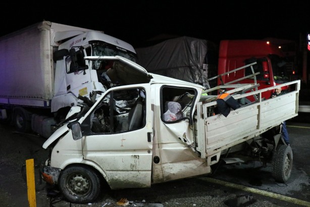 Foto - Sakarya'da katliam gibi kaza! Ortalık savaş alanına döndü!
