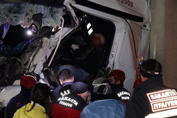 Sakarya'da katliam gibi kaza! Ortalık savaş alanına döndü!