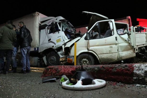 Foto - Sakarya'da katliam gibi kaza! Ortalık savaş alanına döndü!