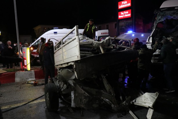 Foto - Sakarya'da katliam gibi kaza! Ortalık savaş alanına döndü!