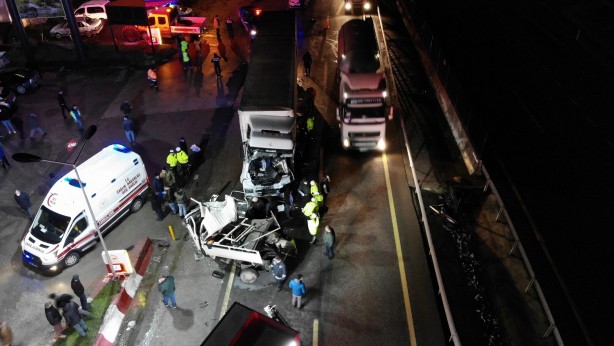 Foto - Sakarya'da katliam gibi kaza! Ortalık savaş alanına döndü!