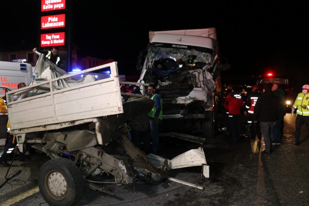 Foto - Sakarya'da katliam gibi kaza! Ortalık savaş alanına döndü!