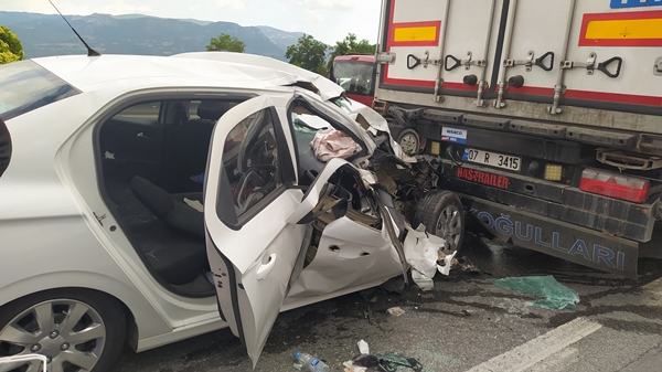 Foto - Sakarya'da korkunç kaza! Yaralılar var