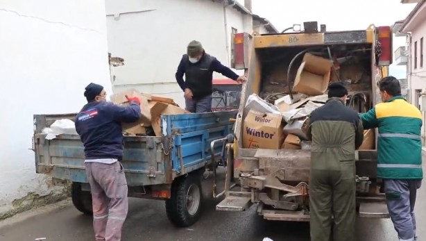 Sakarya'da şok eden ev! 4 ton çöp çıktı