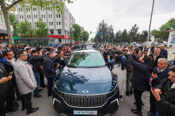 Foto - Sakarya'da TOGG heyecanı! Vatandaşlar yoğun ilgi gösterdi