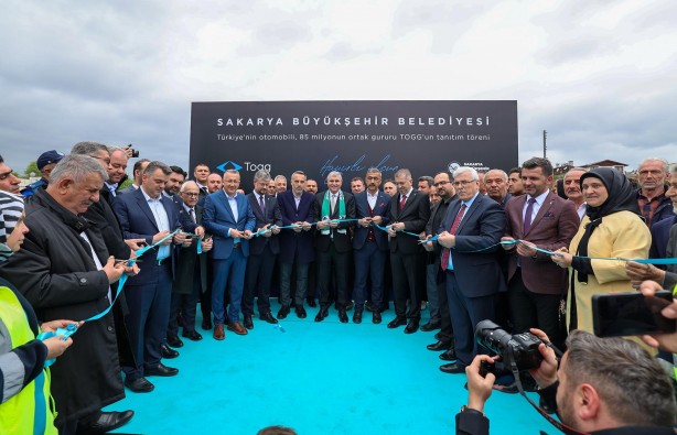 Foto - Sakarya'da TOGG heyecanı! Vatandaşlar yoğun ilgi gösterdi