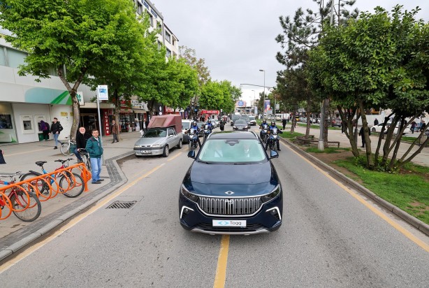 Foto - Sakarya'da TOGG heyecanı! Vatandaşlar yoğun ilgi gösterdi