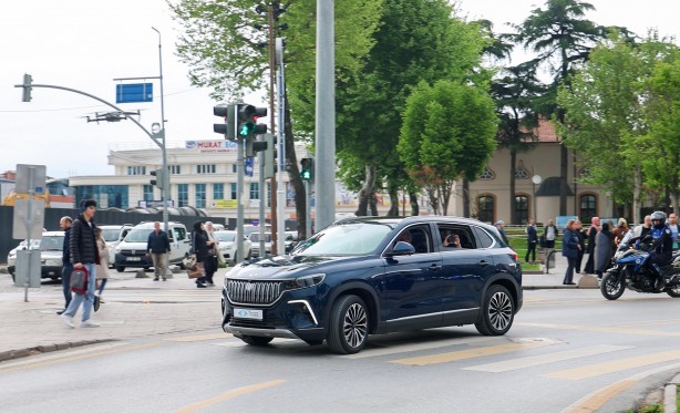 Foto - Sakarya'da TOGG heyecanı! Vatandaşlar yoğun ilgi gösterdi