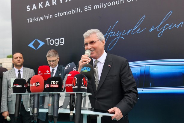 Foto - Sakarya'da TOGG heyecanı! Vatandaşlar yoğun ilgi gösterdi