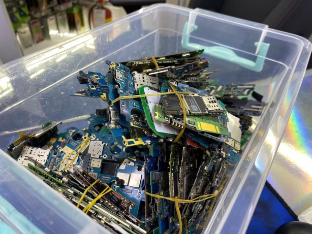 Foto - Sakın atmayın, servet sahibi olabilirsiniz! İçinde 22 ayar altın var! Hurdacılar alıp kazanıyor