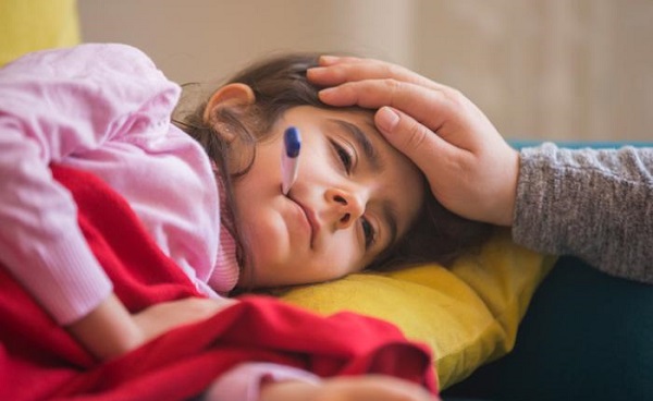 Foto - Sakın bu hatalara düşmeyin! Ateşli çocukta doğru bilinen yanlışlar