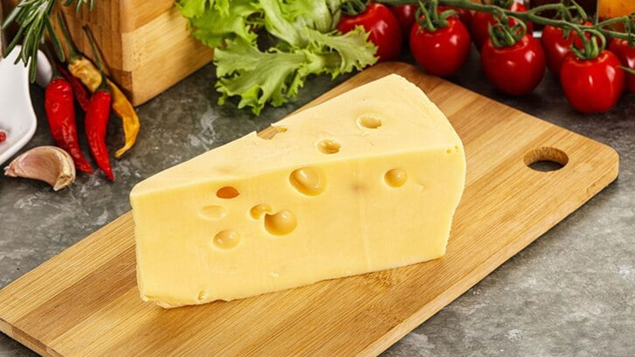 Sakın bu şekilde saklamayın..! Peynirin iki günde bozulmasının sebebi belli oldu