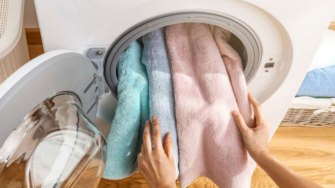Sakın çöpe atmayın! İşte eski havluları yumuşacık hale getirmenin püf noktası