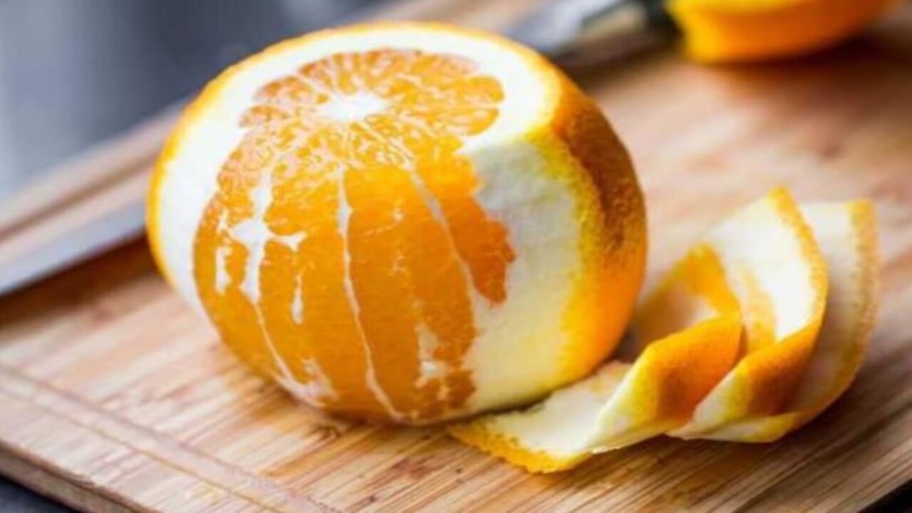 Sakın çöpe atmayın! İşte portakal kabuğunun cilde faydası