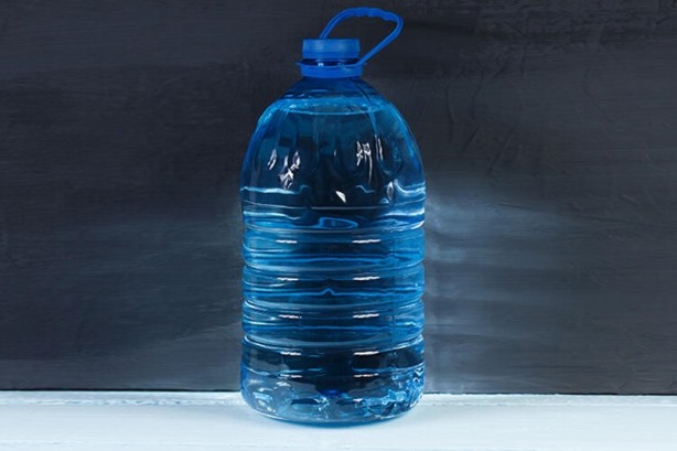 Sakın çöpe atmayın, üstünü kesin ve... Hiç aklınıza gelmeyecek bir işe yarıyor!