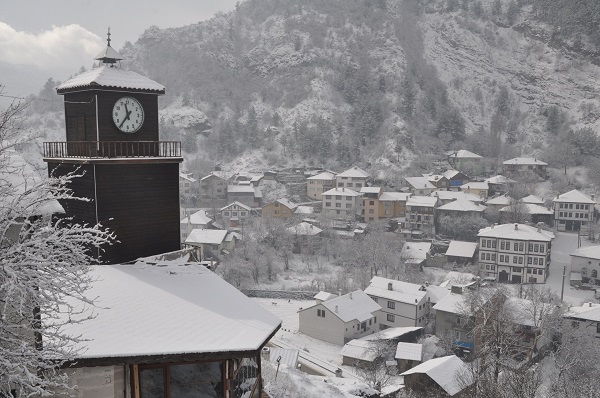 Sakin şehir beyaza büründü! Ortaya tabloluk manzaralar çıktı