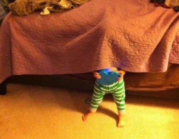 Foto - Saklambaç oynarken saklandığını sanan çocuklar güldürüyor!