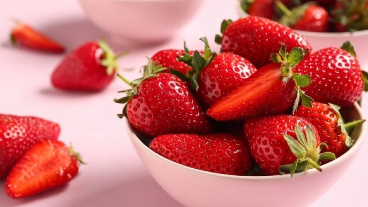 Foto - Saklarken sakın bunu yapmayın! Çileğin bozulmasını sağlayan hata belli oldu