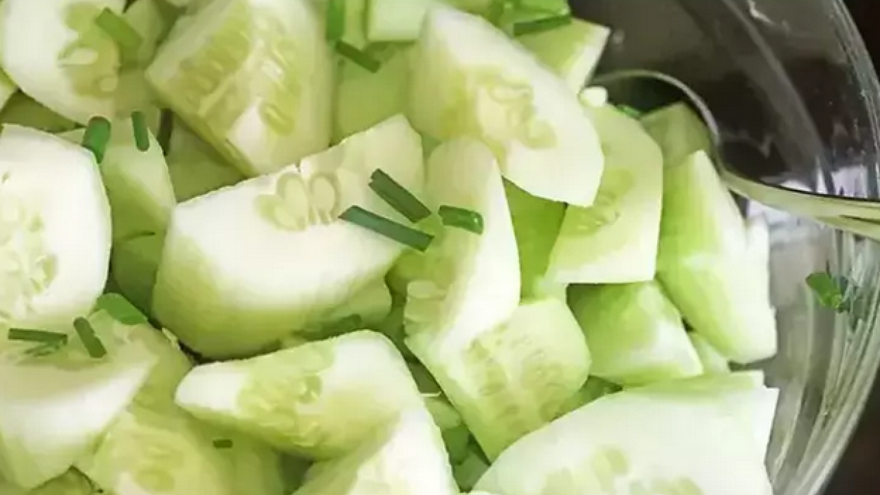 Foto - Salatalıklar kısa sürede çürümesin! Meğer dolaba koyarken... Bunu ne yapıp edip mutlaka yapmalısınız'...