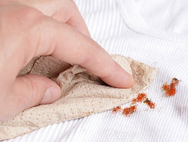 Foto - Salça lekesi nasıl çıkar?