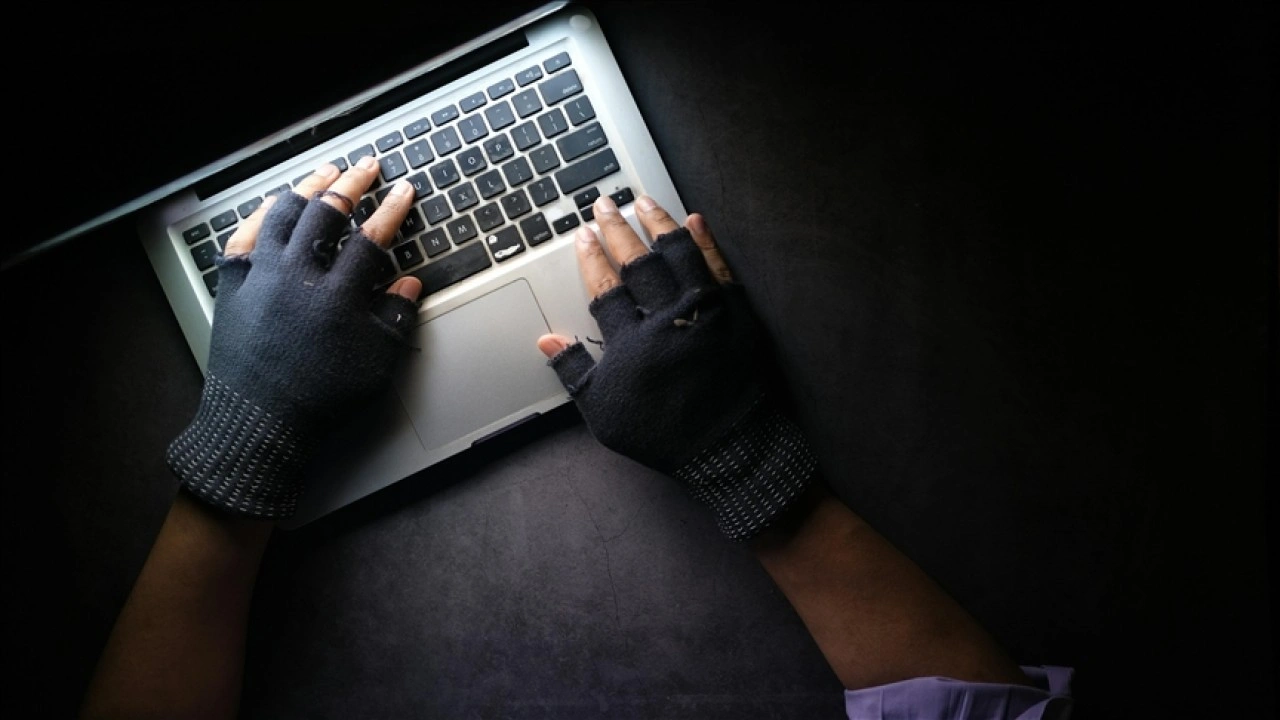 Foto - Saldırı Türkiye kaynaklı: Banka hesaplarını boşalttılar