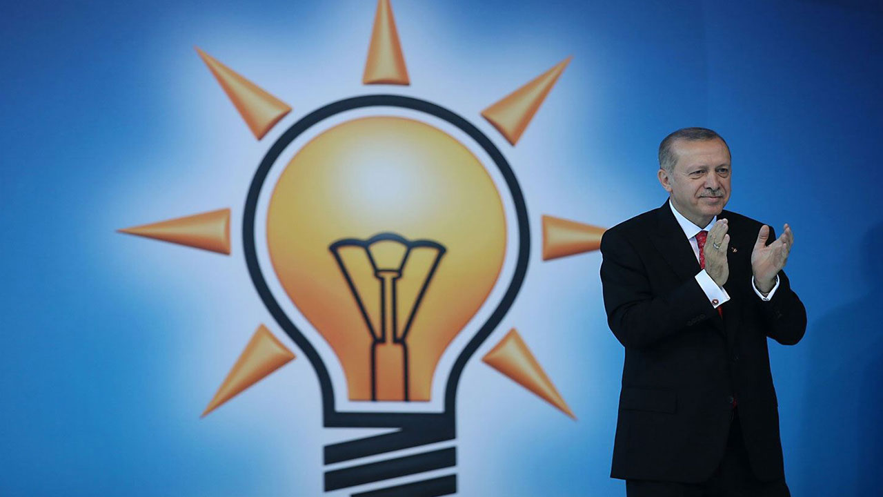 Foto - Salih Tuna 'AK Parti'nin büyük çaresizliği' diyerek söze başladı, sonrası olay