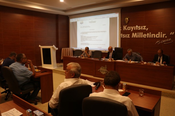 Foto - Salonu terk ettiler! CHP’li başkandan toplantıyı karıştıran sözler