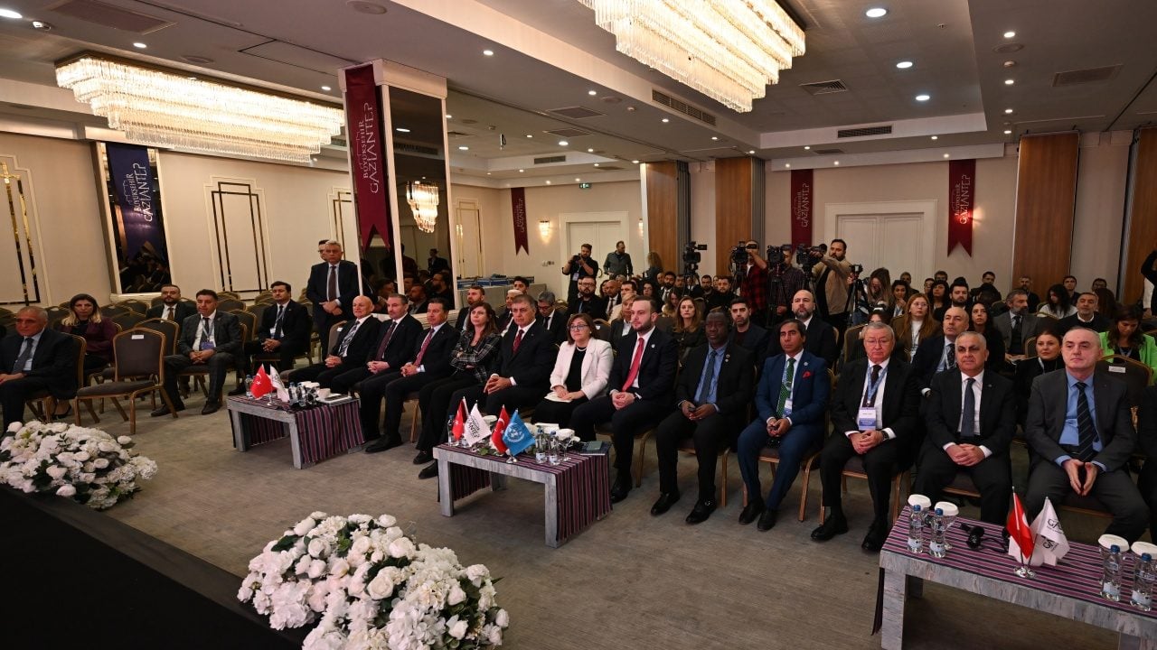 Foto - Samed Ağırbaş: Yerelde Hazır Projeler Var, Dünyanın Bu Projelere Giden Yolu Açması Gerekiyor
