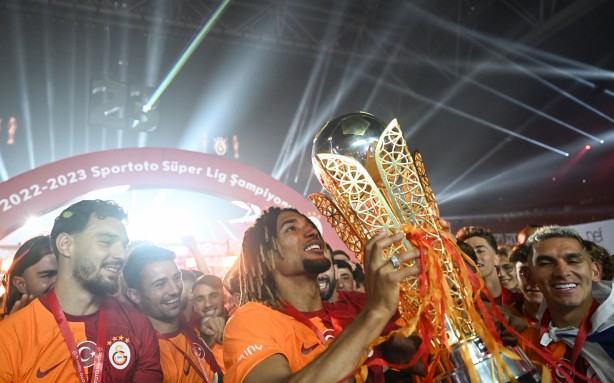 Foto - Şampiyon Galatasaray kupayı kaldırdı
