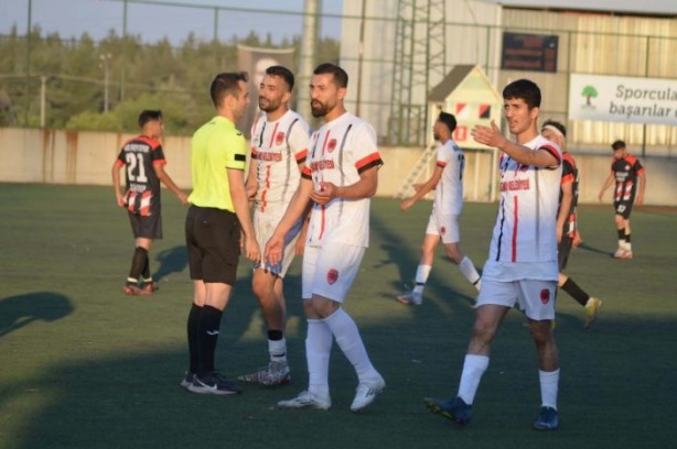 Foto - Şampiyonluğu iptal ettiren olay! Bakın Suriyeli Abdurrahman Amatör Lig'i nasıl karıştırdı