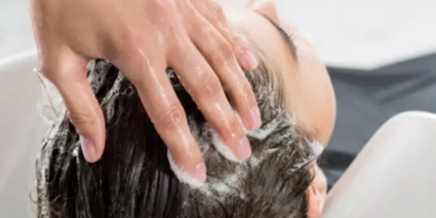 Foto - Şampuanınıza limon suyu eklerseniz ne olur?