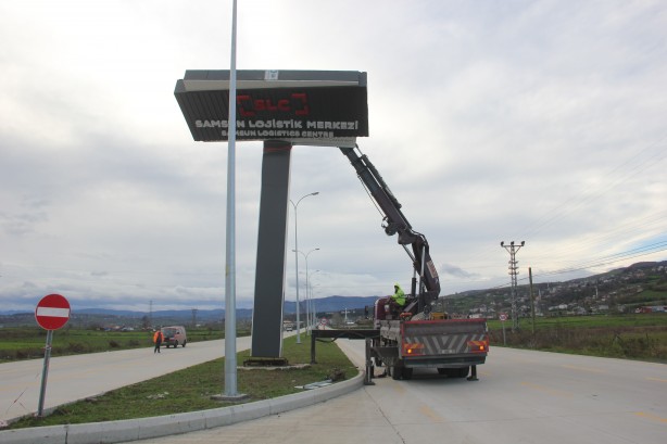 Foto - Samsun'da fırtına dehşeti! Kırılan dal anne ve çocuklarının üzerine düştü