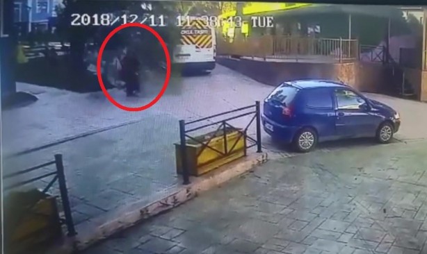 Samsun'da fırtına dehşeti! Kırılan dal anne ve çocuklarının üzerine düştü