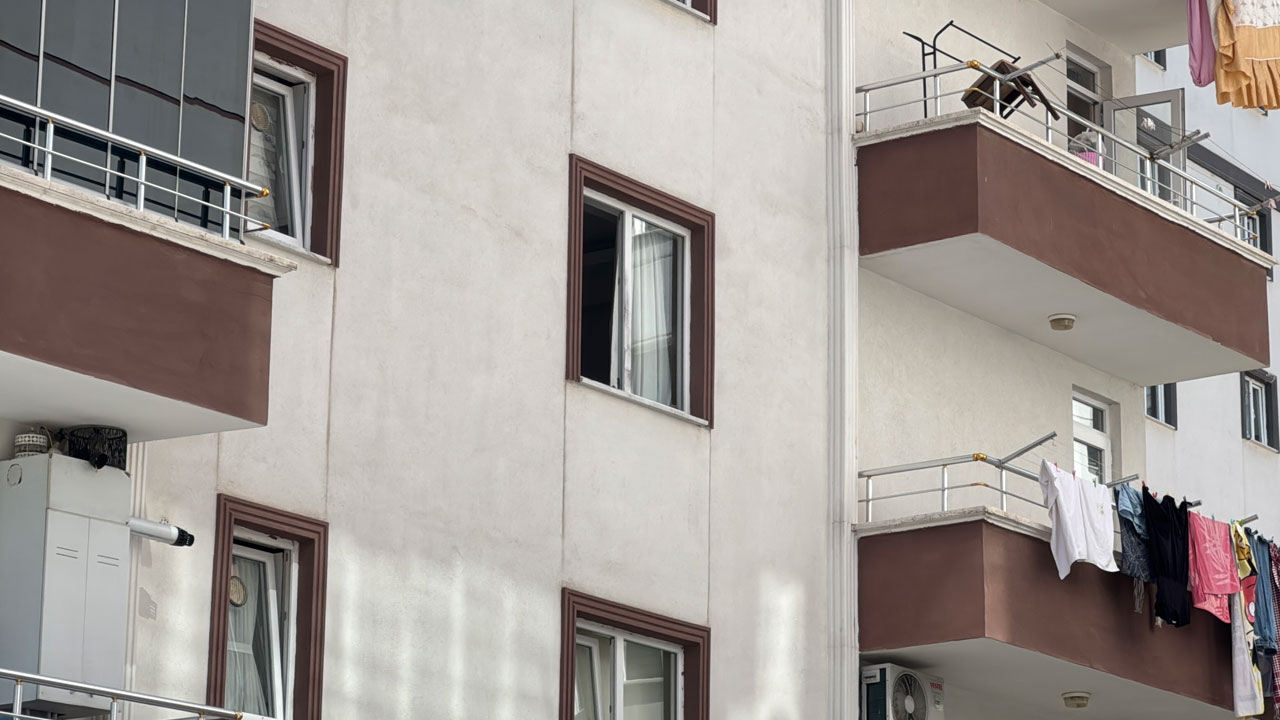 Foto - Samsun’da korkunç anlar! Genç öğrenci perde asarken pencereden düştü