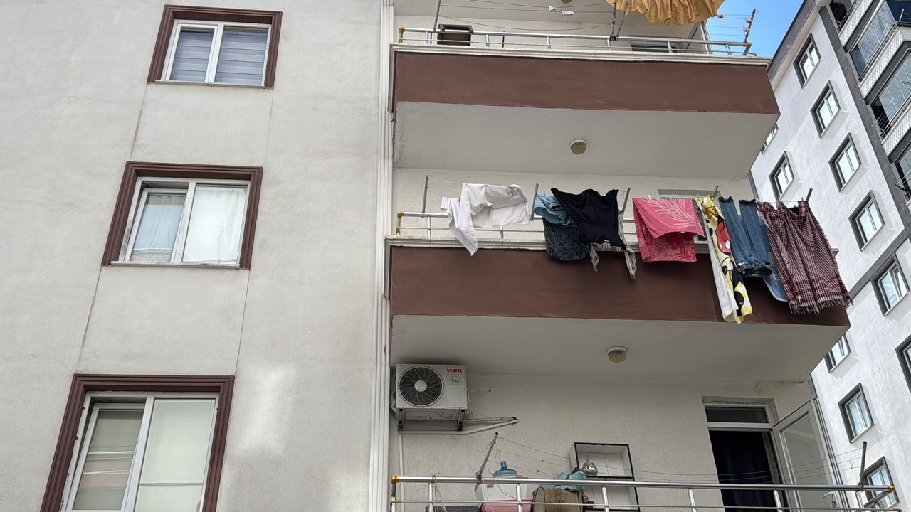 Foto - Samsun’da korkunç anlar! Genç öğrenci perde asarken pencereden düştü