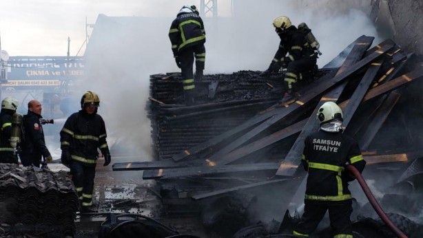 Foto - Samsun'da korkutan yangın!
