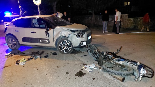 Foto - Samsun'da motosiklet ile otomobil çarpıştı: 1'i ağır 2 yaralı