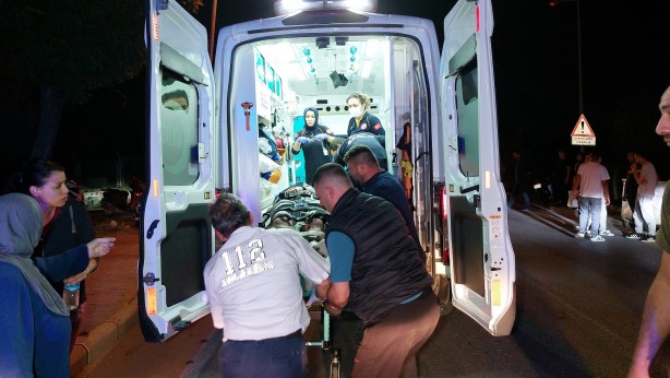 Samsun'da motosiklet ile otomobil çarpıştı: 1'i ağır 2 yaralı