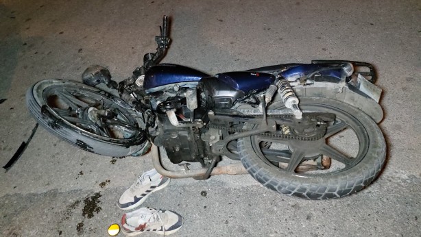 Foto - Samsun'da motosiklet ile otomobil çarpıştı: 1'i ağır 2 yaralı