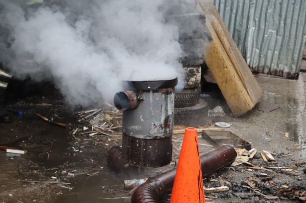 Foto - Samsun'da panik! Soba patladı