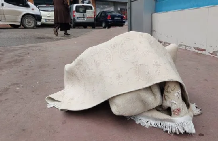 Foto - Samsun’da şoke eden, korkutan olay yaşandı! Üzerine öyle bir şey düştü ki: kadın apar topar hastaneye kaldırıldıktan sonra anlaşıldı ki...