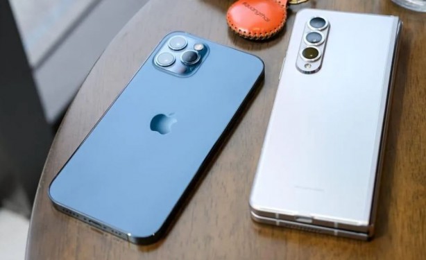 Foto - Samsung, Apple'ı ezip geçti