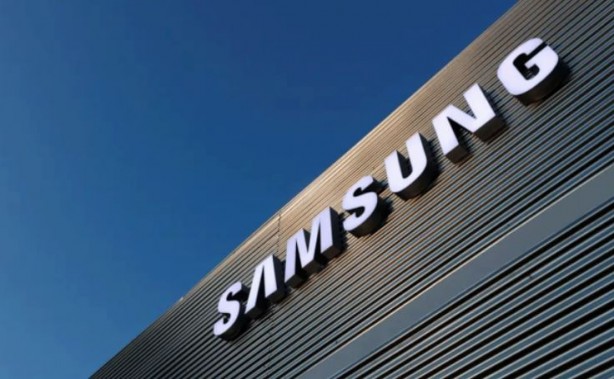 Foto - Samsung'dan telefonla bulunabilen kredi kartı